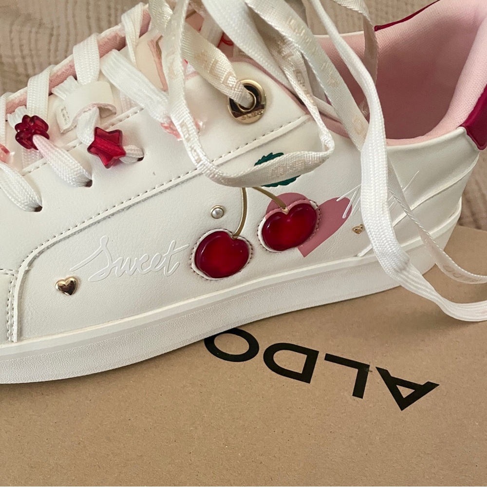 NWB Aldo Cherrylove Low top, Platform Sneaker. US 10. SO Cute! - Picture 8 of 8